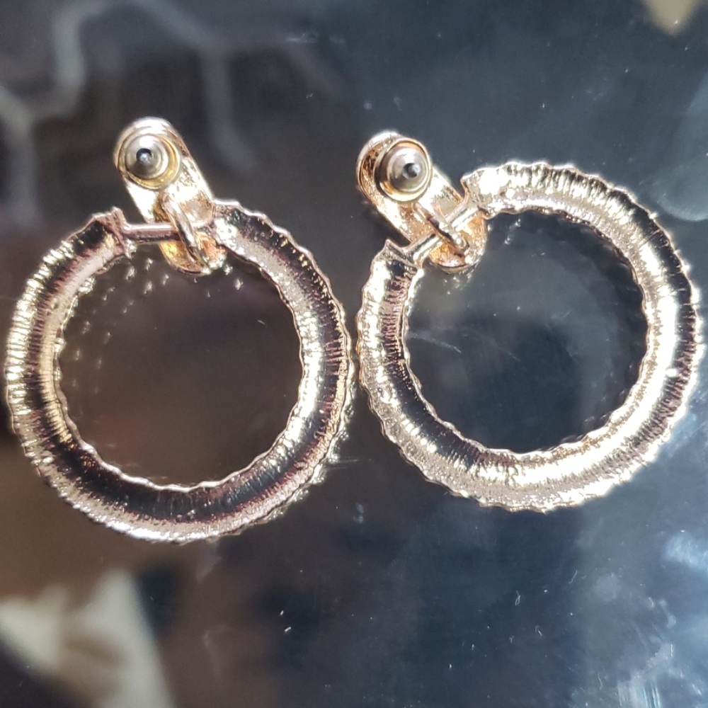 Braided gold hoop Fashion earrings - Picture 5 of 7